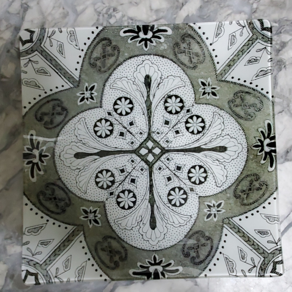 Glass serving plate